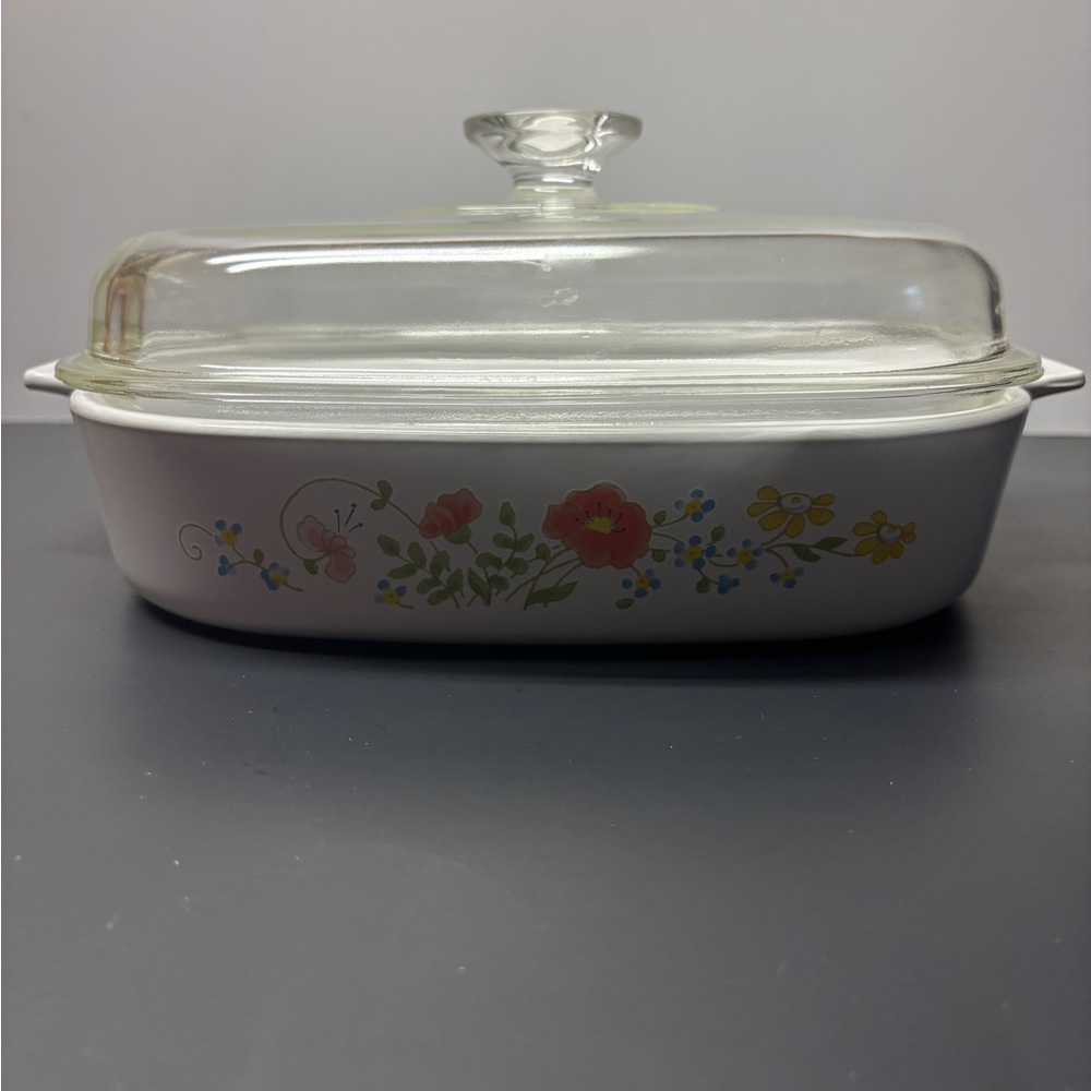 Vintage 2 qt Corning Ware Wildflower casserole dish with dome lid